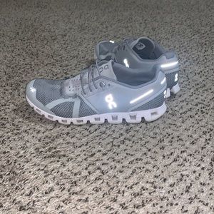 Gray oncloud tennis shoes